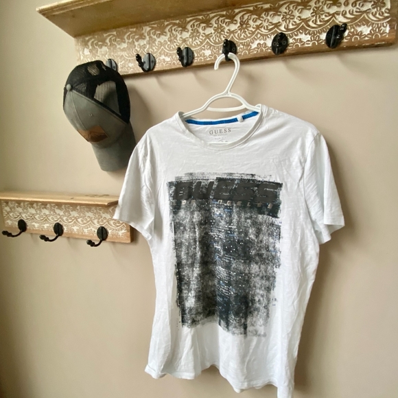 Guess t shirt L - Picture 2 of 3